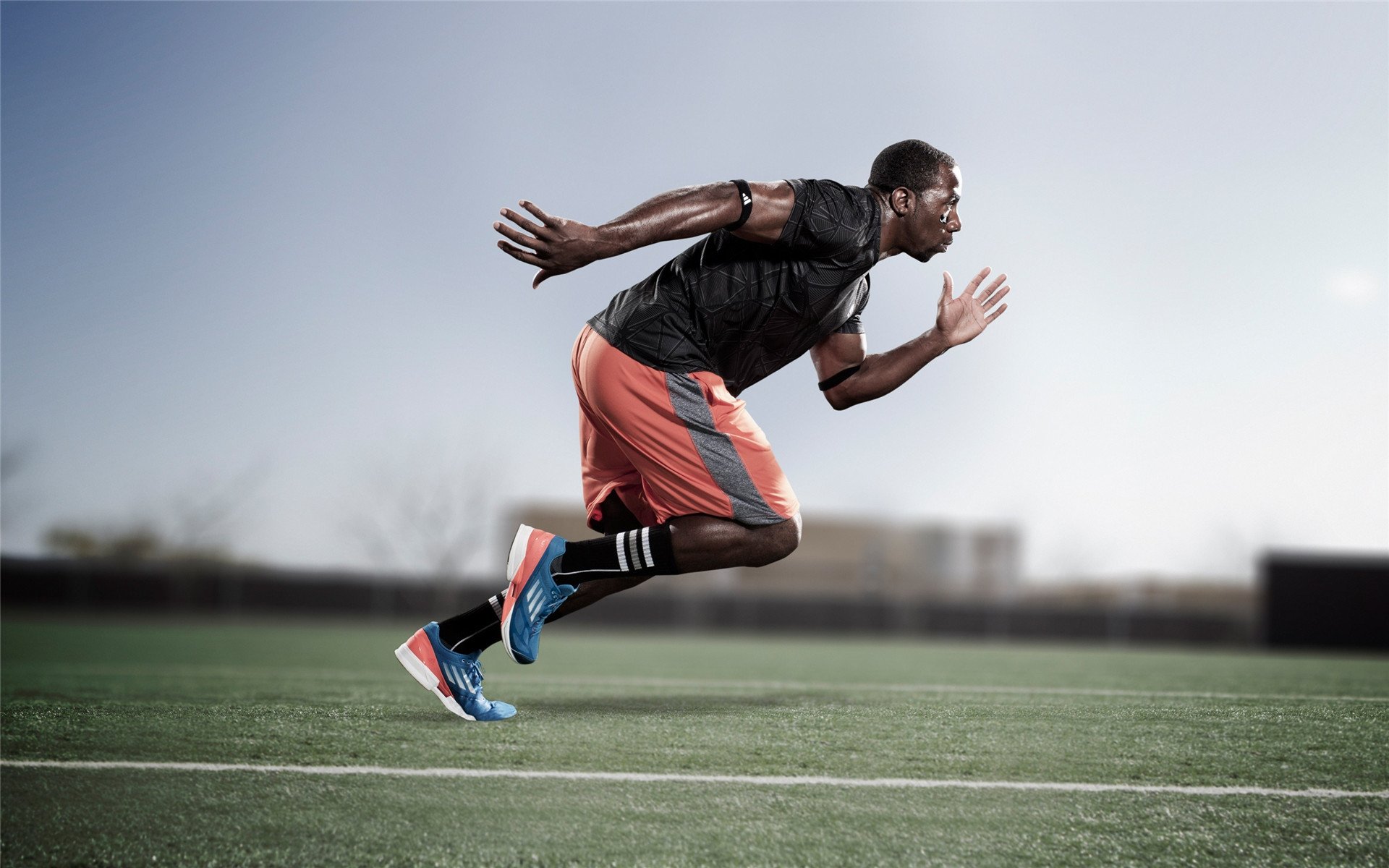 关键先生奥斯梅恩一剑封喉，荷兰艰难击败北欧黑马芬兰