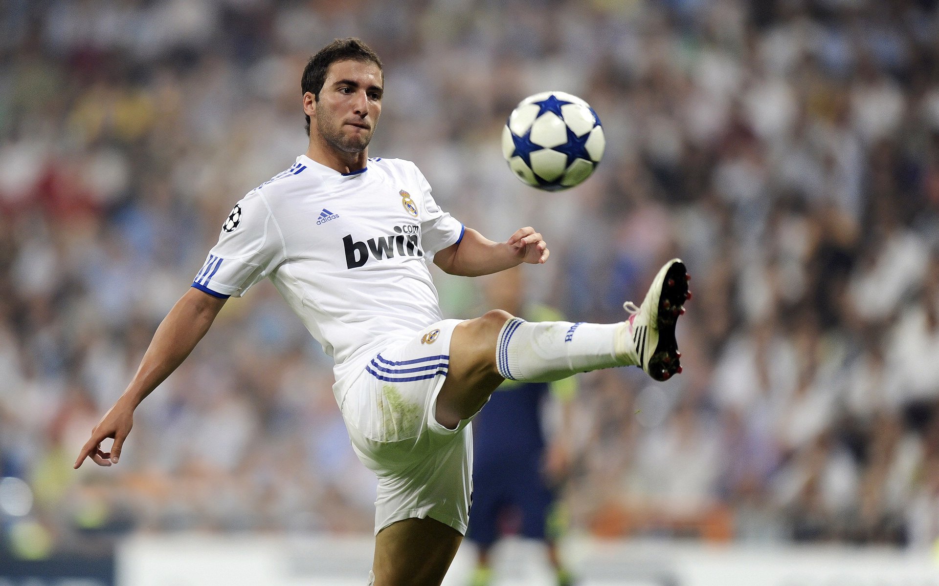 韩国队力克南非，格列兹曼式全能统治攻防两端，足球智慧闪耀赛场